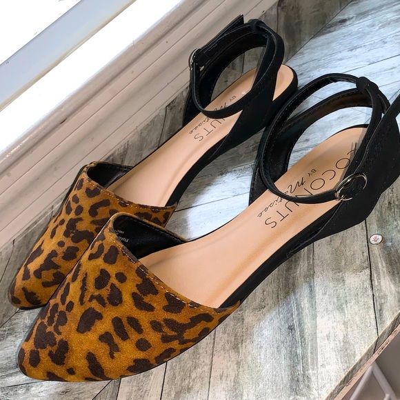 Coconuts by Matisse Leopard Print Pointed Toe, Ankle Strap Flats - Picture 6 of 10